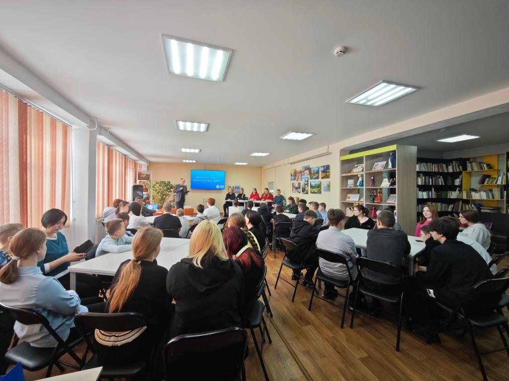 Полицейские Асиновского района совместно со специалистами Движения Первых и Администрации Асиновского района приняли участие в профилактической встрече в Секторе работы с молодежью БЭЦ г. Асино Полицейские Асиновского района совместно со специалистами Движения Первых и Администрации Асиновского района приняли участие в профилактической встрече в Секторе работы с молодежью БЭЦ г. Асино