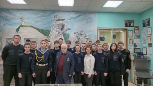 В рамках всероссийской акции «Одна страна – одна история» в музее Томского техникума водного транспорта и судоходства со студентами провел встречу Председатель Общественного совета при УМВД России по Томской области Сергей...