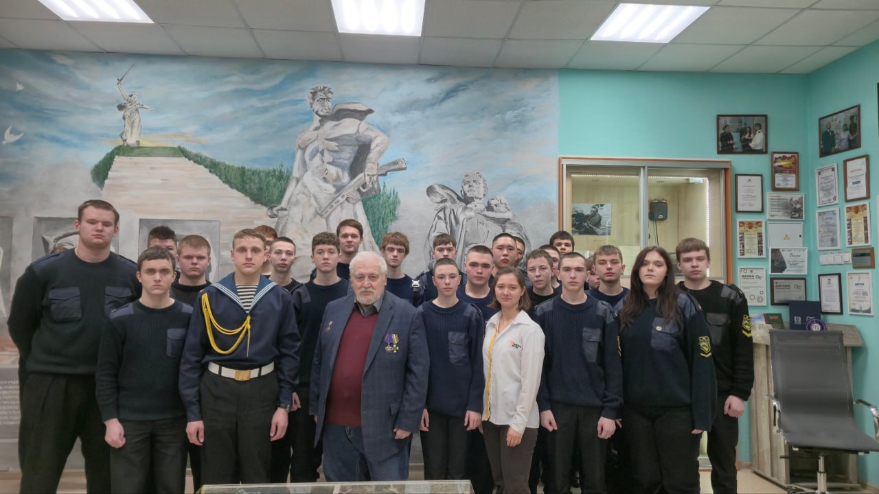 В рамках всероссийской акции «Одна страна – одна история» в музее Томского техникума водного транспорта и судоходства со студентами провел встречу Председатель Общественного совета при УМВД России по Томской области Сергей...