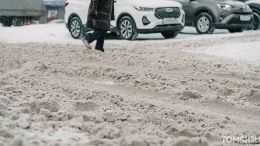 Томск продолжает засыпать снегом