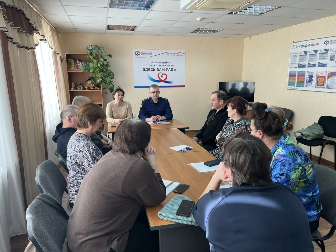 Прокурор Парабельского района Томской области Сергей Шабалин провел встречу с членами семей участников специальной военной операции Прокурор Парабельского района Томской области Сергей Шабалин провел встречу с членами семей участников специальной военной операции