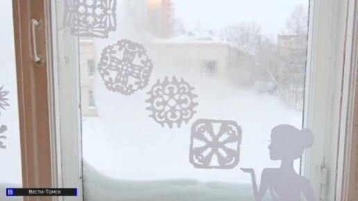 Томичам рассказали, чем стереть клей со стекла и пластика без разводов