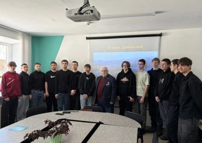 В рамках акции «Отечество в наших сердцах» Председатель Общественного совета при УМВД России по Томской области Сергей Сороков встретился со студентами первого курса Томского колледжа гражданского транспорта