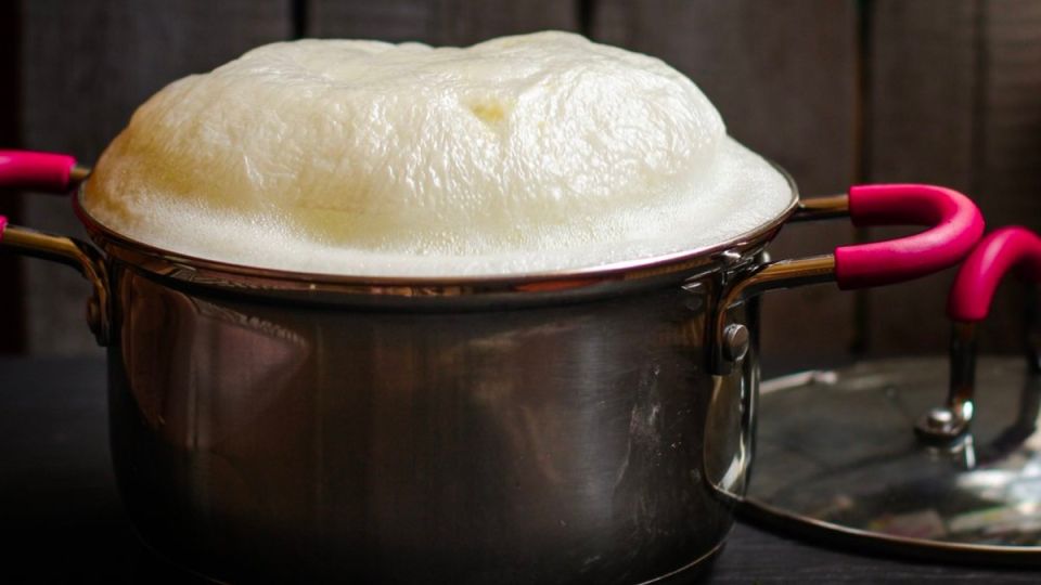 Спасение для старых кастрюль с помощью соды и воды