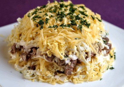 Салат "Мужской каприз": как удивить гостей на празднике