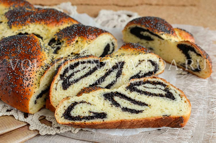 Маковая плетенка: яркая традиция Пасхи с творожным акцентом