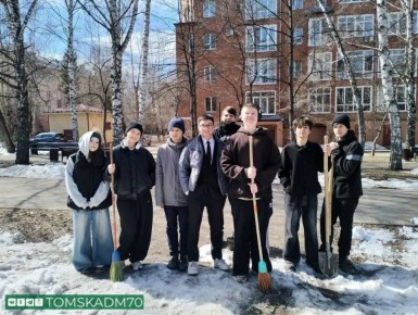 Волонтеры "Снежной вахты" навели порядок в сквере Героев Чернобыля