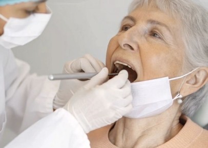 Уход за протезами: секреты правильной чистки и выбор средств