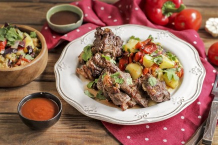 Наслаждайтесь весной с ароматной бараниной и овощами на гриле