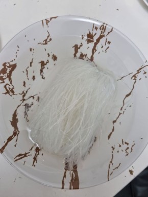 Готовим стейк из красного тунца с теплым салатом