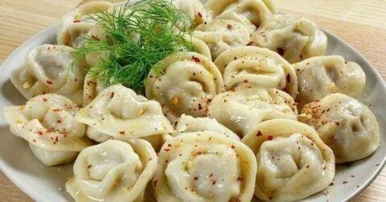 Пельмени: домашний уют и гастрономические традиции на фоне дороги