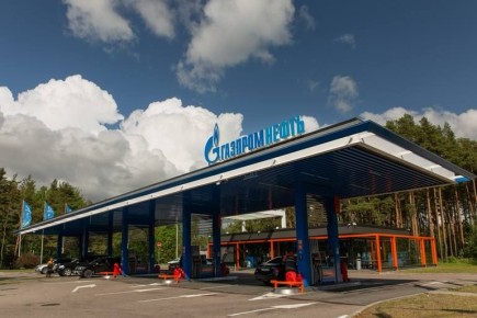 «Газпром нефть» продолжает расширять сеть АЗС: в 2025 году компания открыла 36 новых станций, и общее число выросло до 1585