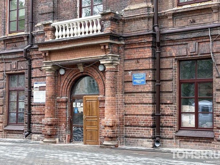 У школы №3 в Томске продолжается большой капремонт У школы №3 в Томске продолжается большой капремонт
