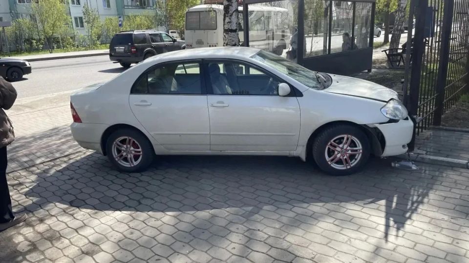 В Томске мальчик на электросамокате попал под колеса автомобиля