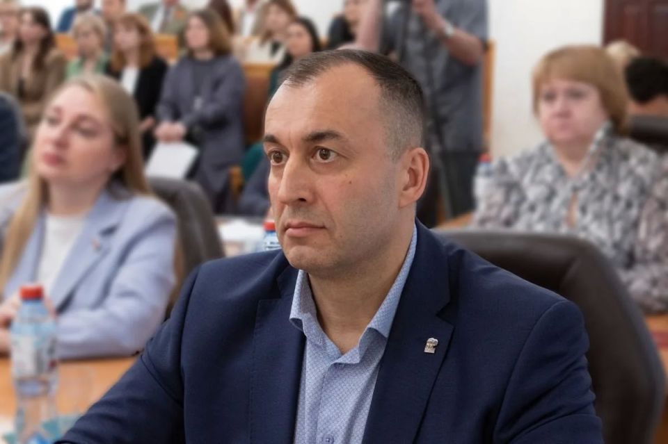 Сергей Кузьминых держит на депутатском контроле ситуацию с контейнерными площадками в округе