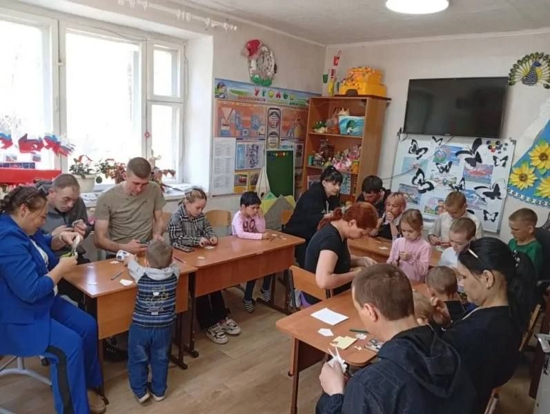 В Кожевниковском районе в Центре помощи семье и детям полицейские организовали мастер-класс по изготовлению световозвращателей