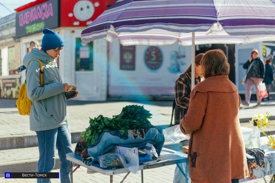 Томичи выносят на продажу первый урожай - фоторепортаж Томичи выносят на продажу первый урожай - фоторепортаж
