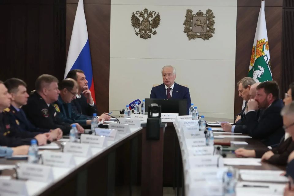 Владимир Мазур: Провели заседание комиссии по чрезвычайным ситуациям, обсудили паводковую обстановку