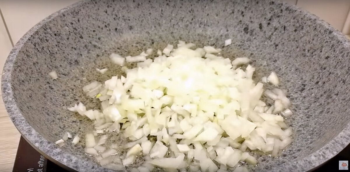 Вкусный и сытный мясной пирог без муки: идеальный выбор для позднего ужина