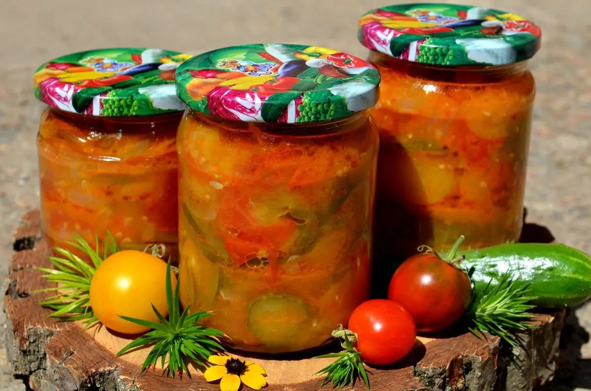 Вкусное лето круглый год: салат из огурцов с овощами на зиму
