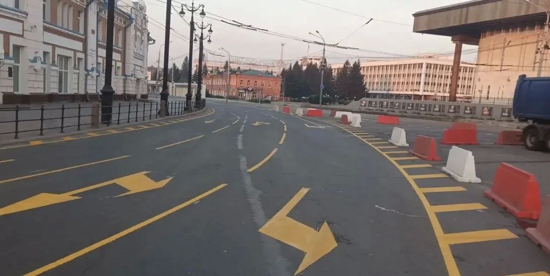 На дорожном кольце площади Ленина начала действовать новая схема движения На дорожном кольце площади Ленина начала действовать новая схема движения