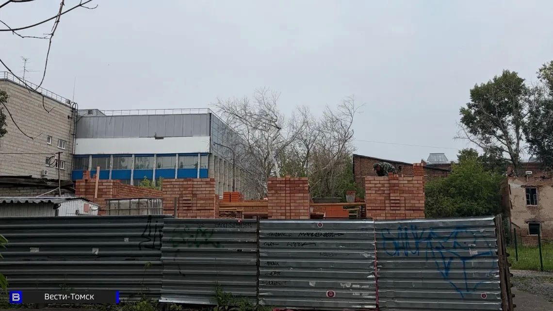 В центре Томска заметили загадочную стройку без паспорта объекта