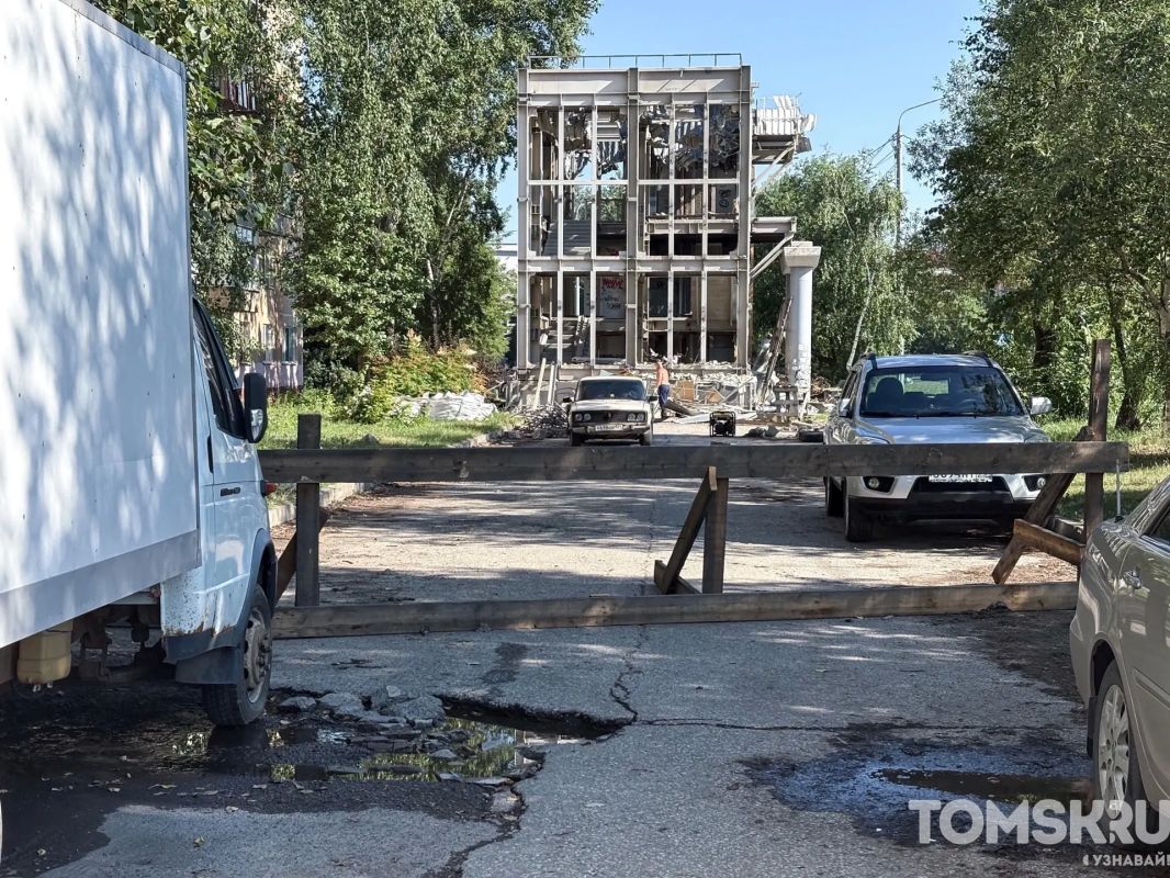 На Пушкинской развязке завершают демонтаж надземного перехода На Пушкинской развязке завершают демонтаж надземного перехода