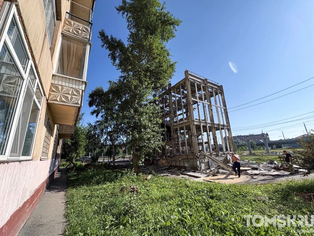 На Пушкинской развязке завершают демонтаж надземного перехода На Пушкинской развязке завершают демонтаж надземного перехода