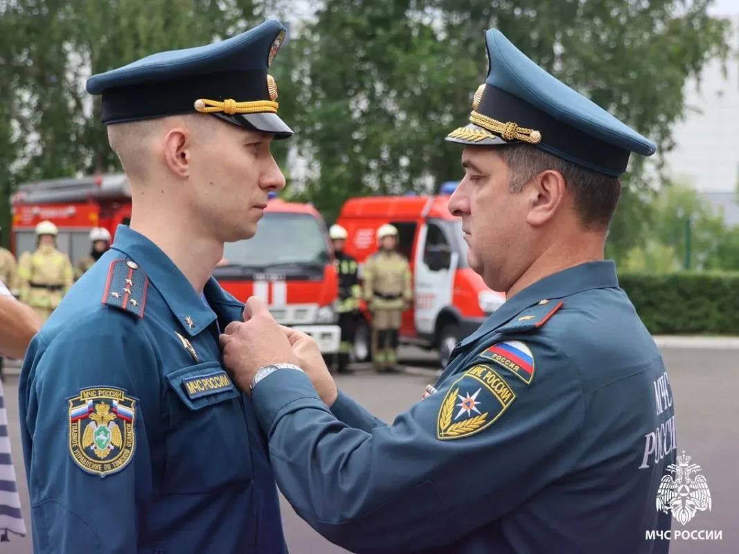 В Томске торжественно отметили 99-летие государственного пожарного надзора МЧС России В Томске торжественно отметили 99-летие государственного пожарного надзора МЧС России
