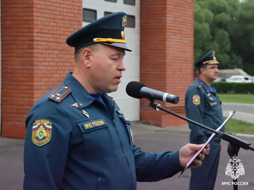 В Томске торжественно отметили 99-летие государственного пожарного надзора МЧС России В Томске торжественно отметили 99-летие государственного пожарного надзора МЧС России
