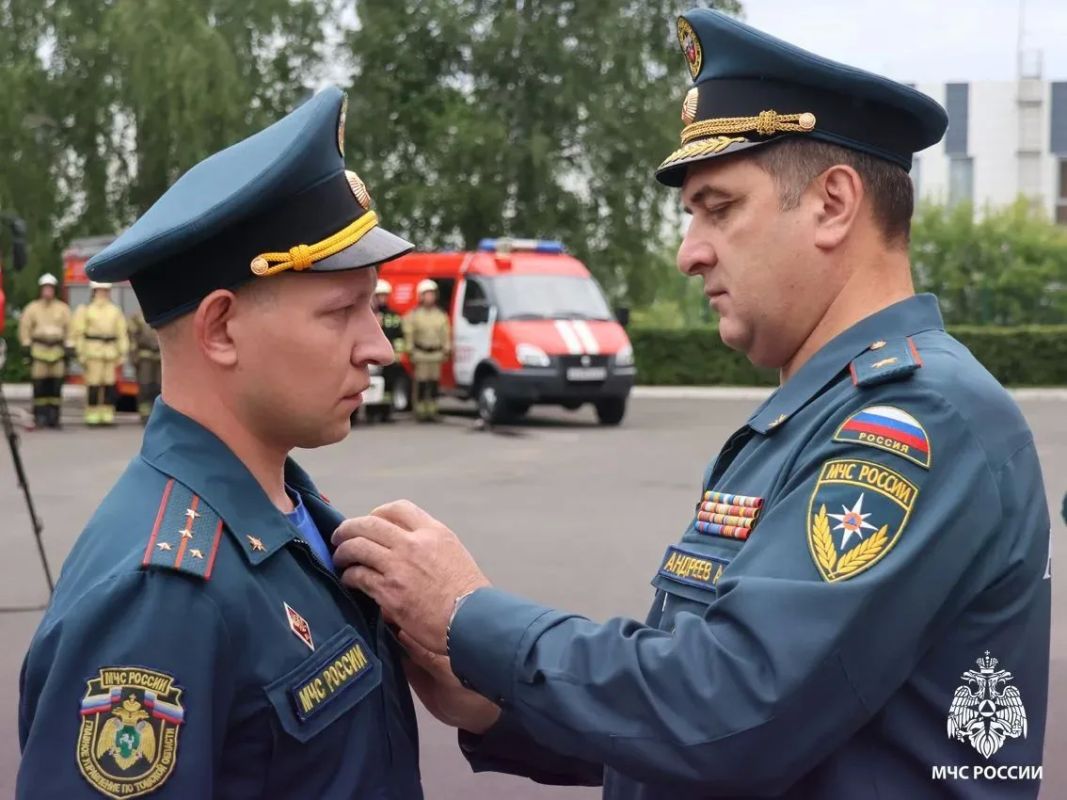 В Томске торжественно отметили 99-летие государственного пожарного надзора МЧС России В Томске торжественно отметили 99-летие государственного пожарного надзора МЧС России