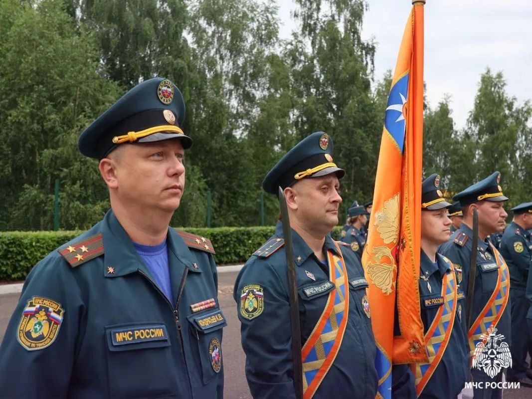В Томске торжественно отметили 99-летие государственного пожарного надзора МЧС России В Томске торжественно отметили 99-летие государственного пожарного надзора МЧС России