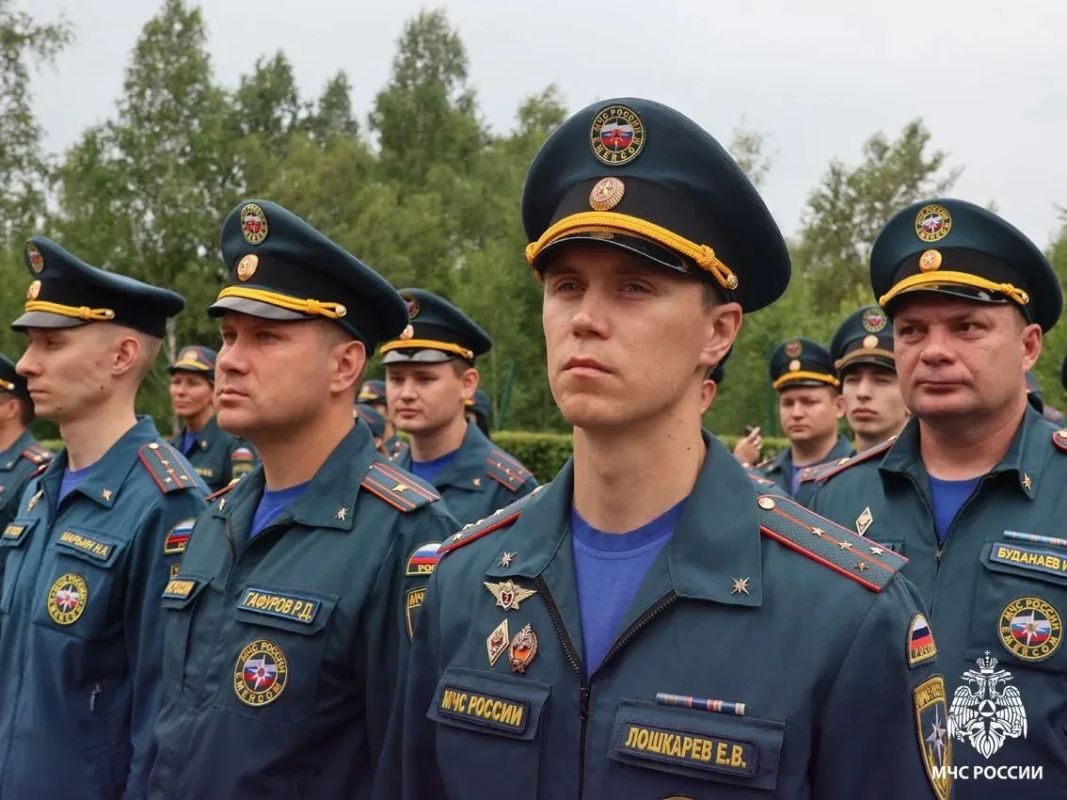 В Томске торжественно отметили 99-летие государственного пожарного надзора МЧС России В Томске торжественно отметили 99-летие государственного пожарного надзора МЧС России