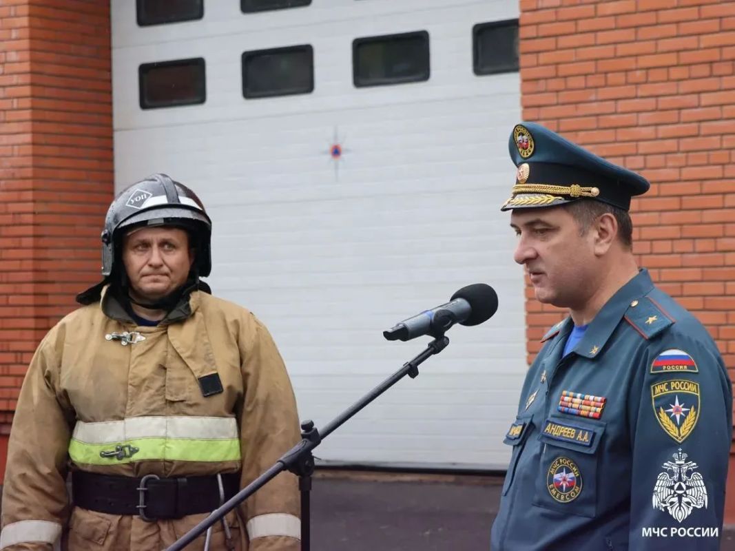 «Чист от сажи и копоти»: в Томске огнеборцы проводили на заслуженный отдых сотрудника МЧС России «Чист от сажи и копоти»: в Томске огнеборцы проводили на заслуженный отдых сотрудника МЧС России