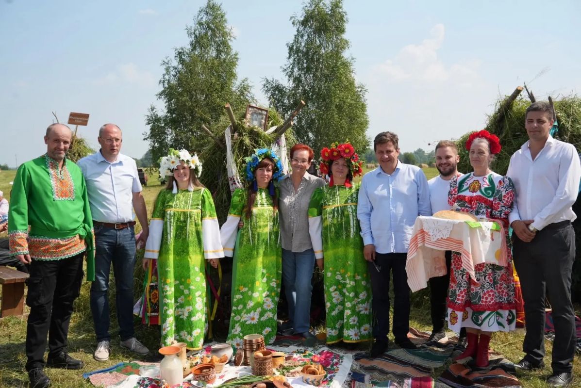 В Томском районе состоялся фестиваль сенокоса В Томском районе состоялся фестиваль сенокоса