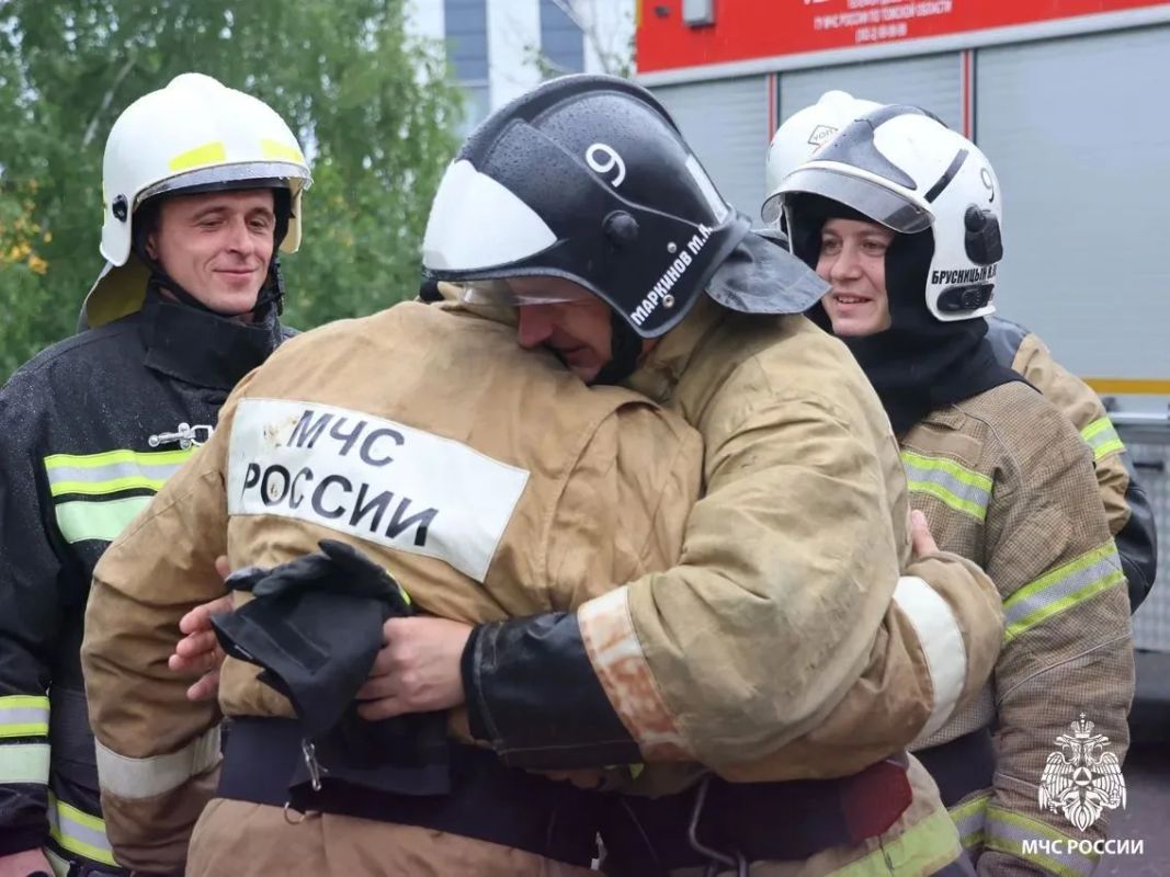 «Чист от сажи и копоти»: в Томске огнеборцы проводили на заслуженный отдых сотрудника МЧС России «Чист от сажи и копоти»: в Томске огнеборцы проводили на заслуженный отдых сотрудника МЧС России