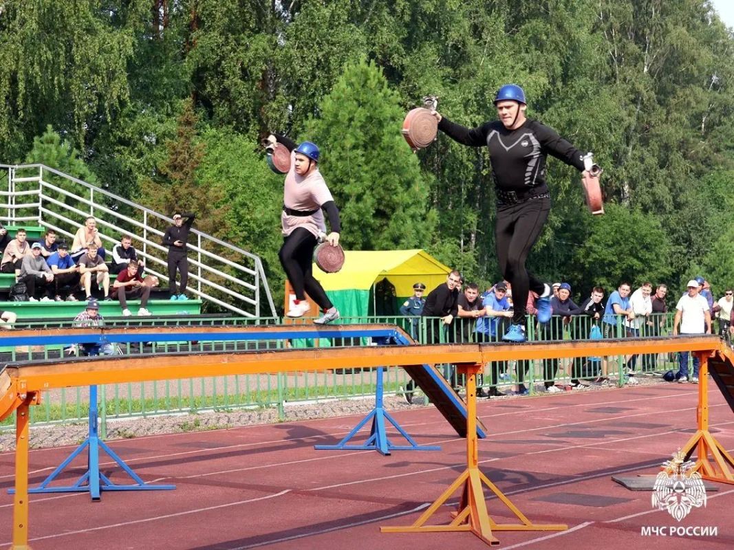 В Томске стартовал чемпионат по пожарно-спасательному спорту В Томске стартовал чемпионат по пожарно-спасательному спорту