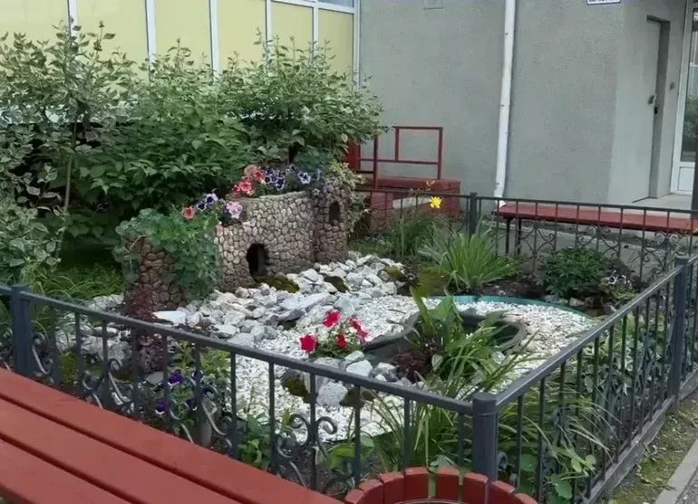 Газоны, клумбы и палисадники: в Томске выбирают лучшие дворы