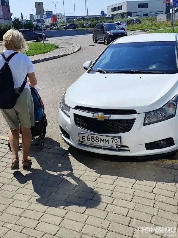 Мастера томской парковки: контейнеры, пандусы и тротуары Мастера томской парковки: контейнеры, пандусы и тротуары