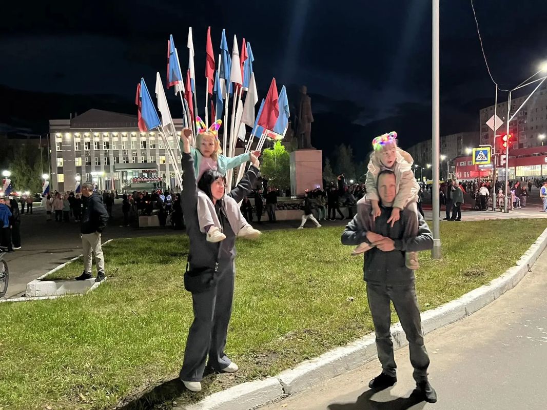 Владимир Мазур: Праздничный концерт в Стрежевом Владимир Мазур: Праздничный концерт в Стрежевом