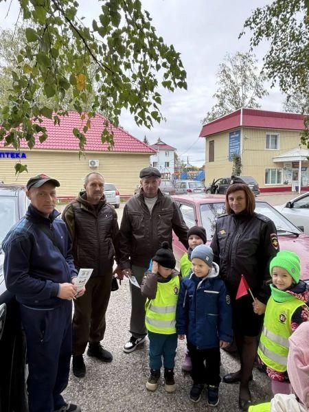 Сотрудники Госавтоинспекции Молчановского района провели пешеходную экскурсию для дошкольников Сотрудники Госавтоинспекции Молчановского района провели пешеходную экскурсию для дошкольников