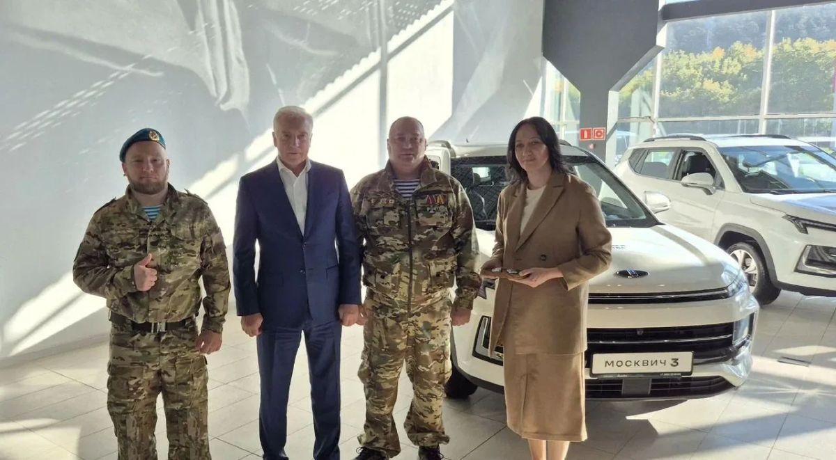 Томским ветеранам СВО вручили автомобили с ручным управлением
