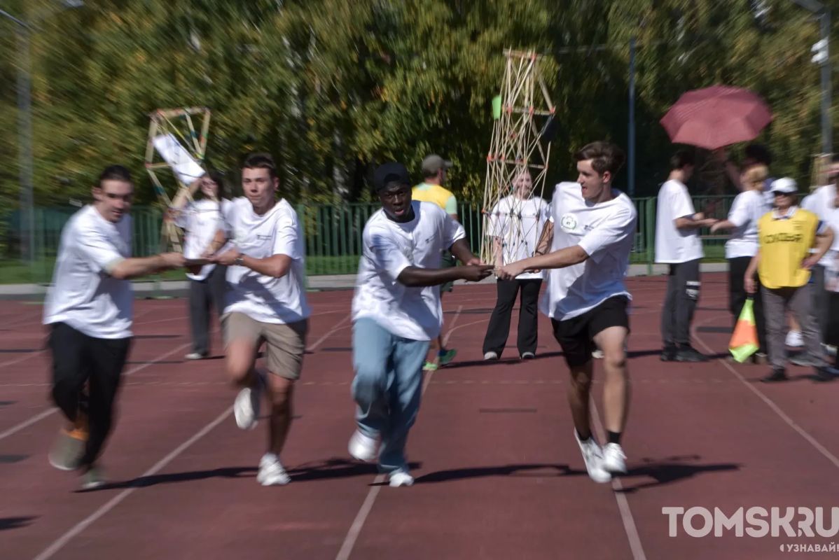 Шпажки, пластилин и 2 кг сверху: как 2000 тысячи первокурсников ТПУ строили башни Шпажки, пластилин и 2 кг сверху: как 2000 тысячи первокурсников ТПУ строили башни