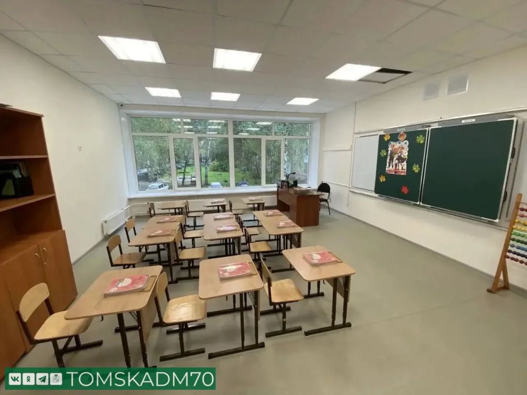 Возле обновлённых корпусов школы № 45 организованы парковочные места Возле обновлённых корпусов школы № 45 организованы парковочные места