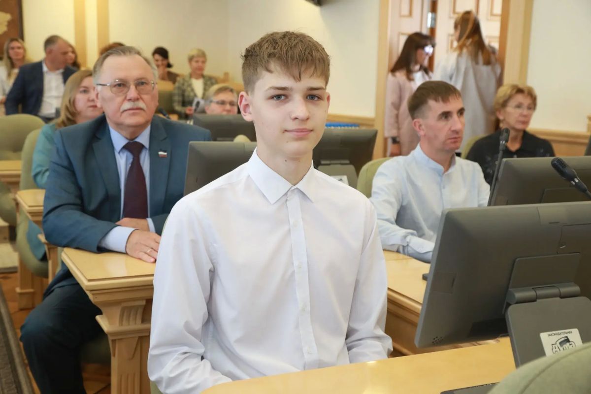 В Законодательной думе наградили победителей конкурса «Читаем всей семьей» В Законодательной думе наградили победителей конкурса «Читаем всей семьей»