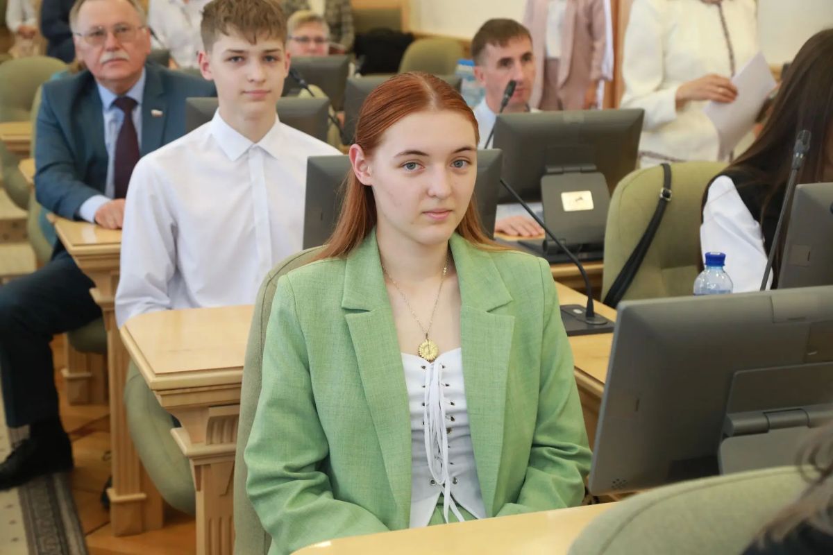 В Законодательной думе наградили победителей конкурса «Читаем всей семьей» В Законодательной думе наградили победителей конкурса «Читаем всей семьей»
