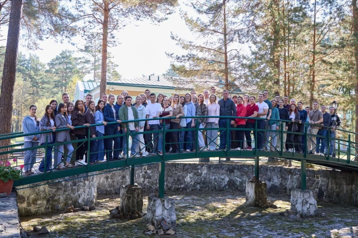 Во второй половине дня прокурорские работники продемонстрировали свою физическую подготовку и командный дух, приняв участие в спортивном состязании по преодолению полосы препятствий Во второй половине дня прокурорские работники продемонстрировали свою физическую подготовку и командный дух, приняв участие в спортивном состязании по преодолению полосы препятствий