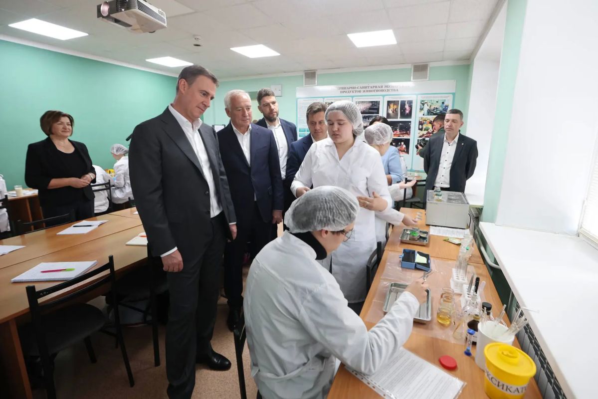 Вице-премьер Дмитрий Патрушев и губернатор Владимир Мазур обсудили проекты томского АПК, ЛПК и охраны окружающей среды Вице-премьер Дмитрий Патрушев и губернатор Владимир Мазур обсудили проекты томского АПК, ЛПК и охраны окружающей среды