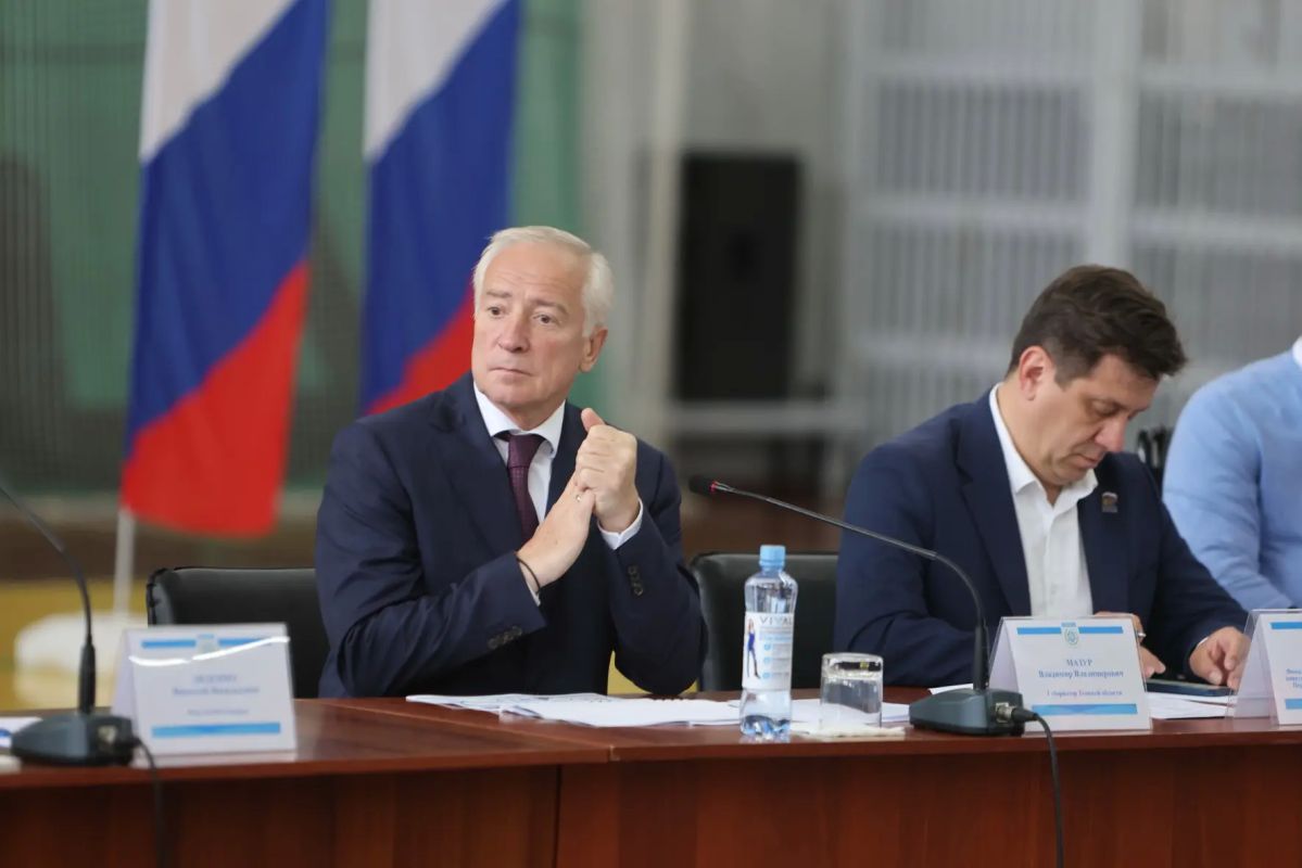 Владимир Мазур: Вместе с Ильёй Алексеевичем Леонтьевым и Михаилом Сергеевичем Киселёвым сегодня работали в Северске Владимир Мазур: Вместе с Ильёй Алексеевичем Леонтьевым и Михаилом Сергеевичем Киселёвым сегодня работали в Северске