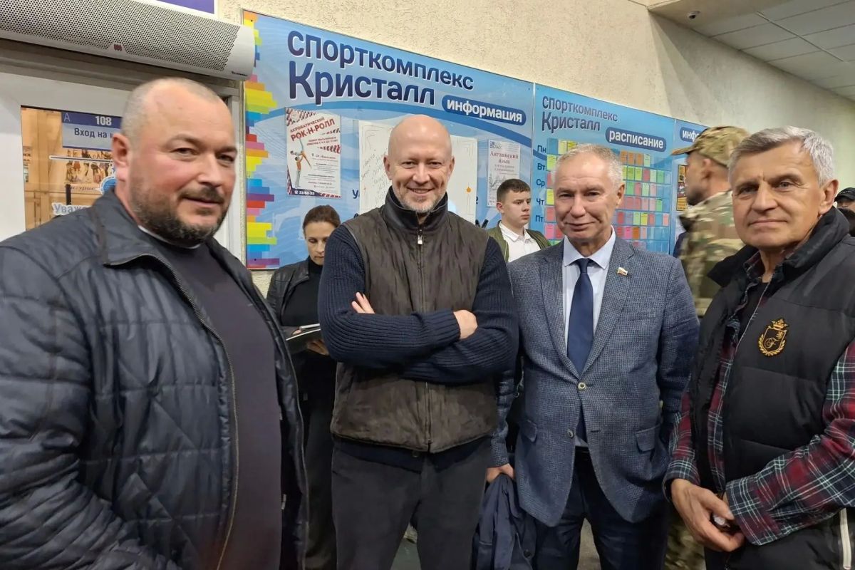 В спорткомплексе «Кристалл» стартовал первый хоккейный Кубок памяти бойцов, погибших на СВО В спорткомплексе «Кристалл» стартовал первый хоккейный Кубок памяти бойцов, погибших на СВО